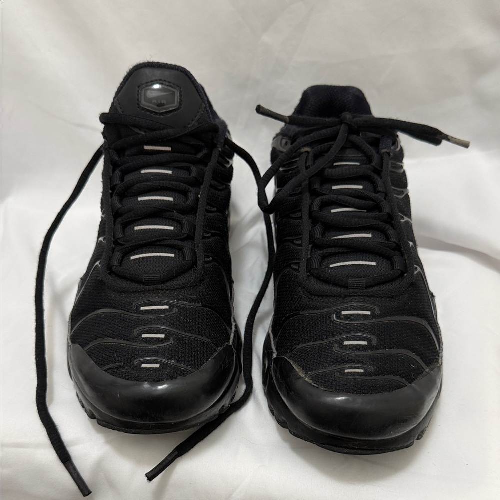 Nike Air Max Plus Low Triple Black Shoes Sneakers size US 7Y -  EUR 40 - UK 6